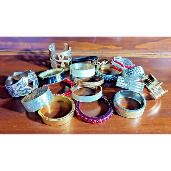 18 Woman's Fashion Bracelets Lot Bundle Cuffs Bangles  Metal Gold Silver - Picture 2 of 8